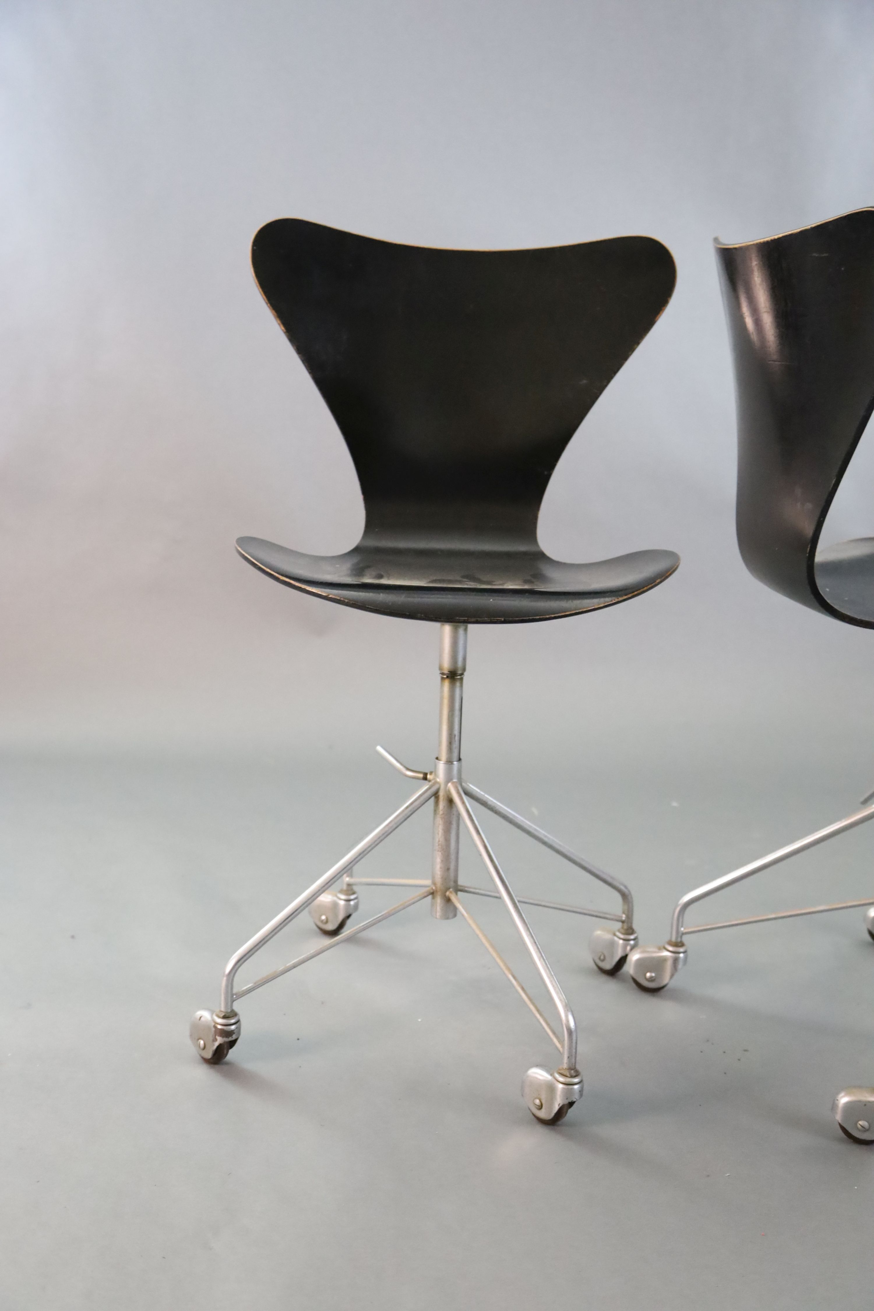 A pair of Arne Jacobsen-style Fritz Hansen 3177 ebonised bentwood revolving desk chairs, W.1ft 7in. D.1ft 7in. H.2ft 10in.